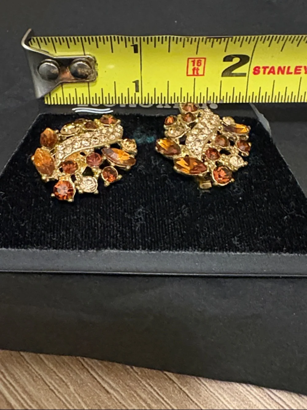 Made in Korea, vintage rhinestone earrings clip on gold tone - Picture 4 of 5